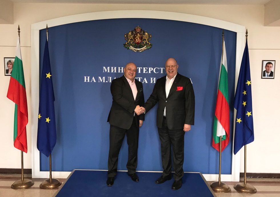 Футзал и спортът за деца основни теми на срещата между министър Кралев и Александър Александров